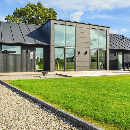 Stunning In With Kitchen Holiday home *